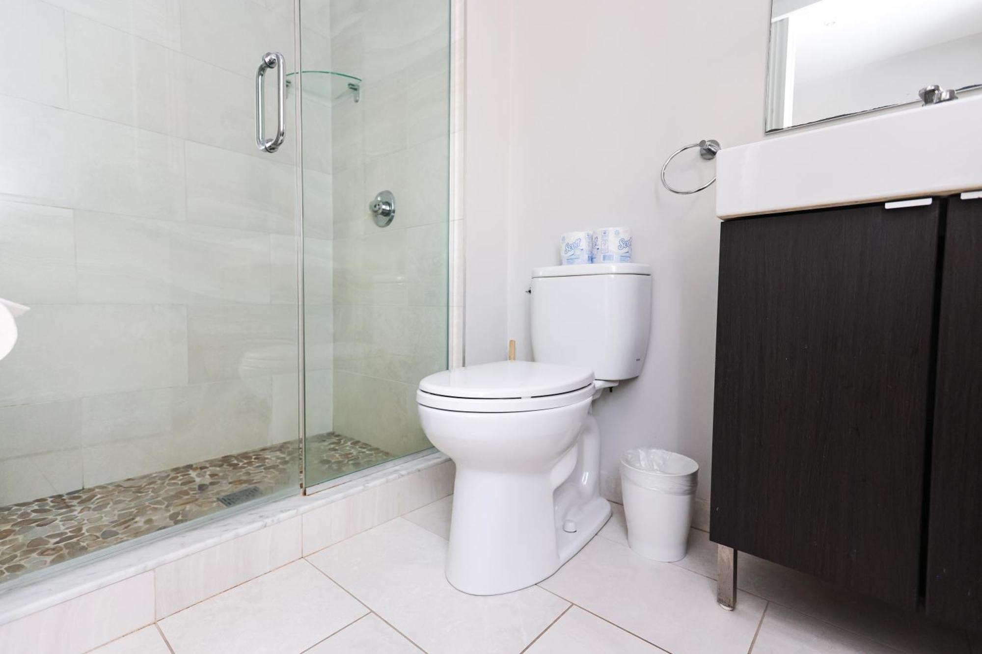 A Stylish Stay W/ A Queen Bed, Heated Floors.. #36 Бруклин Екстериор снимка